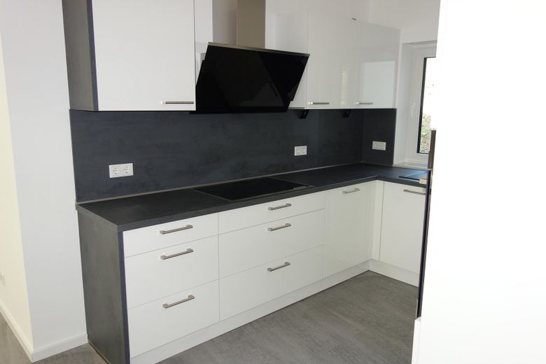 Moderne Neubau-Wohnung mit Einbauküche + großer Terrasse! – Foto 12