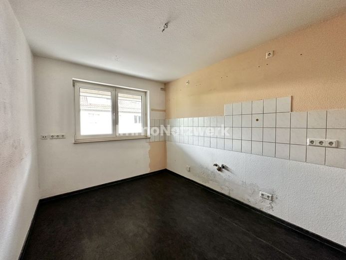 Großzügige, helle Wohnung mit durchdachtem Grundriss in ruhiger Lage mit Südwestbalkon, großes Bad – Küche