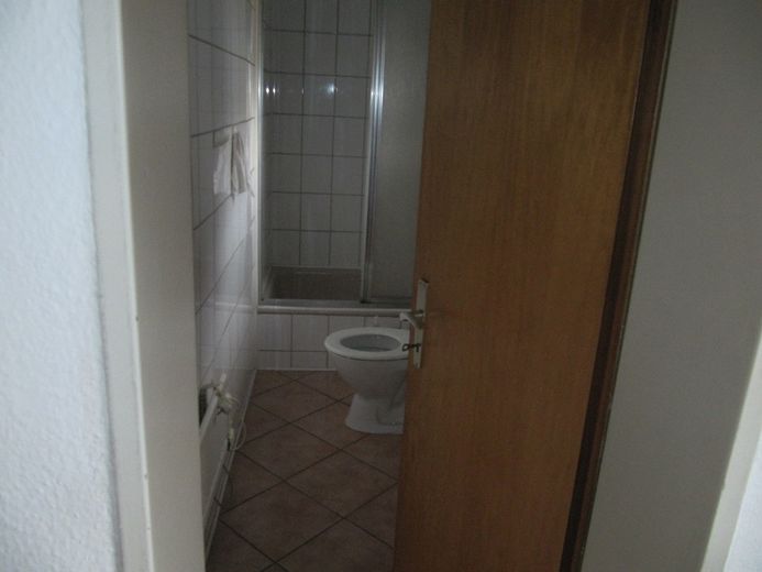 from PRIVATE ** single-family house + outbuilding * garden * garage * courtyard * basement – Foto 10