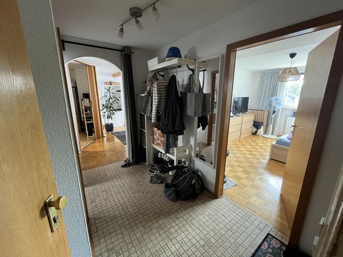 2.5-room attic apartment with large balcony & view of the greenery in Bochum-Harpen – Flur
