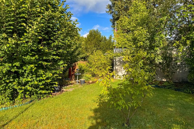 Wohnen auf einer Ebene - Bungalow mit 3 Zimmern, Carport sowie Garage und großen Garten in Garlstedt – Garten