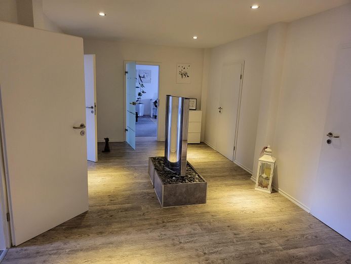 Moderne Großraumwohnung inkl. EBK, Klima und Badmöbel – Foto 1