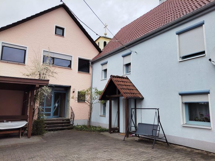 Zwei EFH mit Nebengebäude in Hemhofen – Foto 1