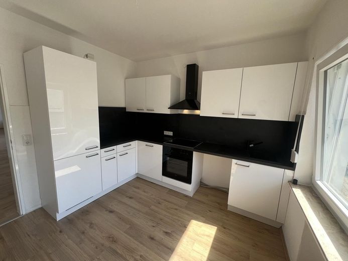 Moderne 3-Zimmer-Wohnung mit Seeblick & Balkon am Sorpesee – Foto 2