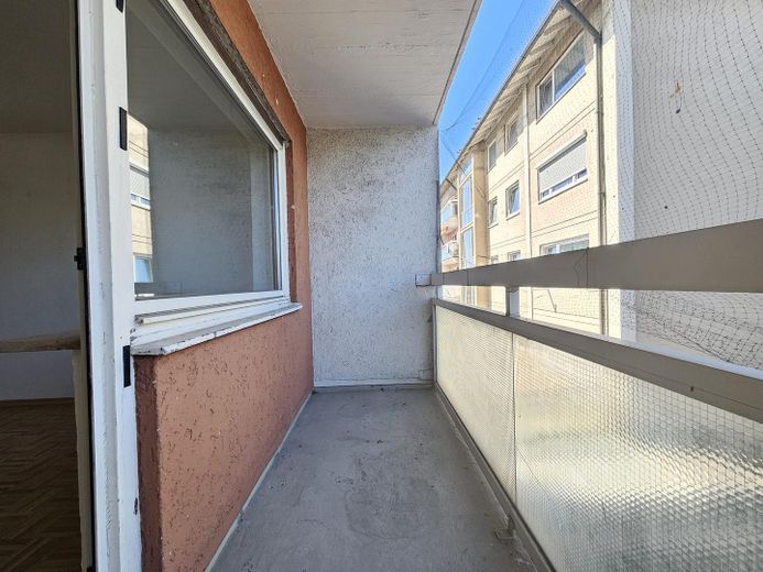 Appartamento con 3,5 locali, completamente ristrutturato, con balconi a Laim – Balkon