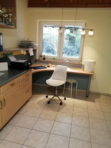 Einfamilienhaus mit gewerbl. Anbau im Außenbereich – Büro