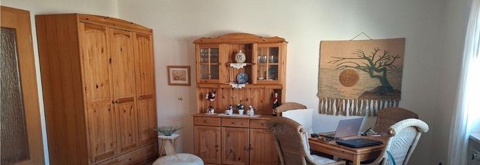 Appartamento di 3 locali molto curato con balcone, ampia cantina e garage in una tranquilla zona residenziale – Titelbild
