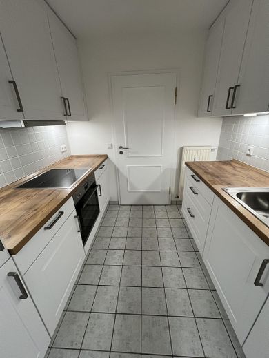 Urokliwe mieszkanie z ogrodem i pokojem muzycznym w spokojnej okolicy Monachium-Maxhof – Küche