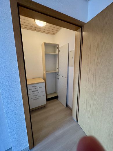 Provisionsfrei: 2-Zimmer-Wohnung DG mit Balkon in betreuter Wohnanlage – Abstellkammer
