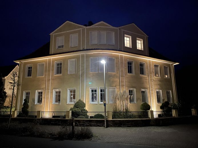 Frontansicht beleuchtet