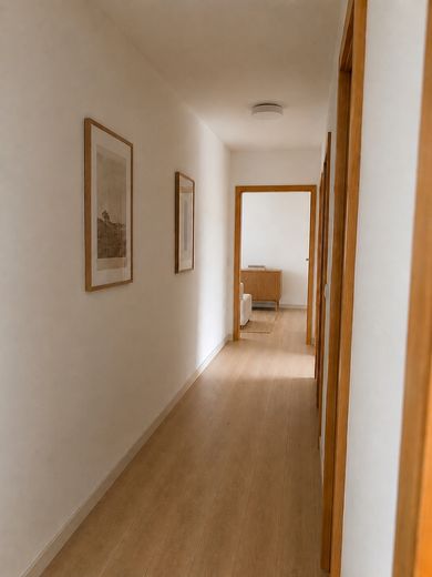 Direkt am Rebstockpark: Helle 3ZW mit Balkon und Fußbodenheizung – Flur