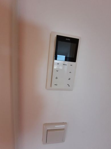 Ideal für Singles oder Paare-Hochwertige DG-Wohnung in Bestlage von Ingolstadt – Freisprechanlage