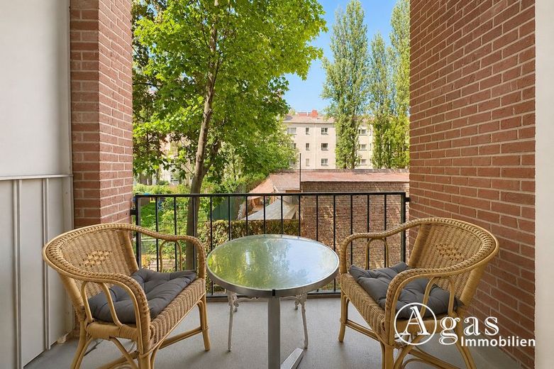 Charmante 2-Zimmer-Wohnung mit Balkon im Herzen von Berlin-Charlottenburg – Balkon