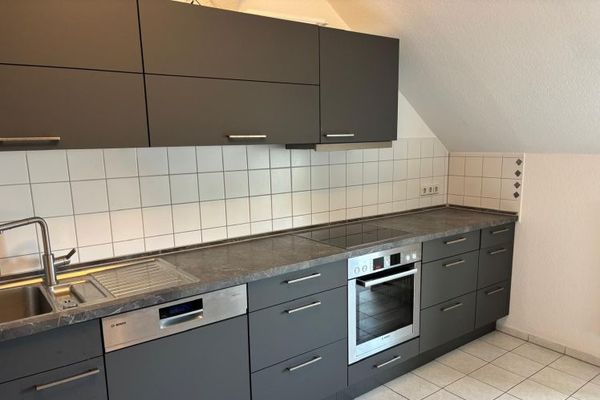DISPONIBILE DAL 1.11. !! Possibile rilevare la cucina componibile - laminato, bagno con finestra !