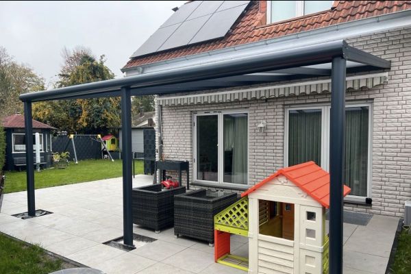 Affascinante casa bifamiliare, completamente ristrutturata, pronta per essere abitata subito e altamente redditizia