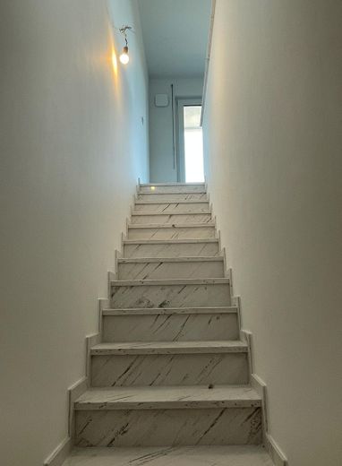 First occupancy – garden maisonette with high-quality fittings – Treppe zum Gartengeschoss