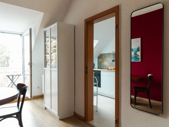 + + + komlplett möblierte 2,5-Zimmerwohnung mit Balkon, Internet und TV! + + + – Foto 1
