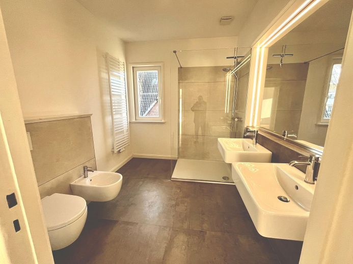 Bad mit WC u. Bidet