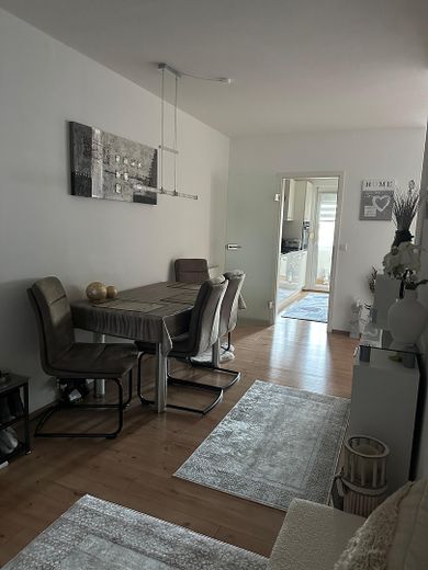 Move in and feel at home - modern 3.5-room apartment with 87 m², glazed loggia, elevator & underground parking – Photo 2
