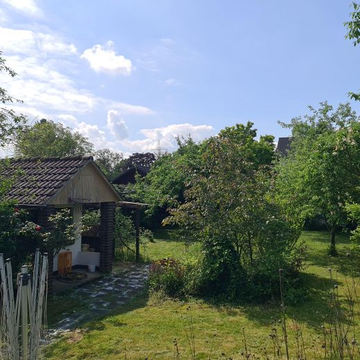 Zweifamilienrheieneckhaus mit 2 Eingängen in Köln Heimersdorf – Massives Gartenhaus