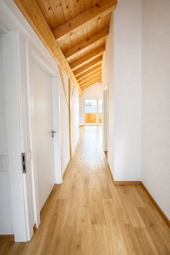 *PROVISIONSFREI*  moderne 2-Zimmer-DG-Wohnung mit Balkon – Flur