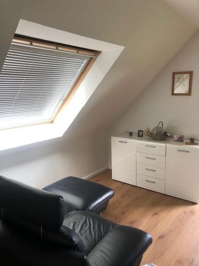 Zimmer OG links mit Balkon 