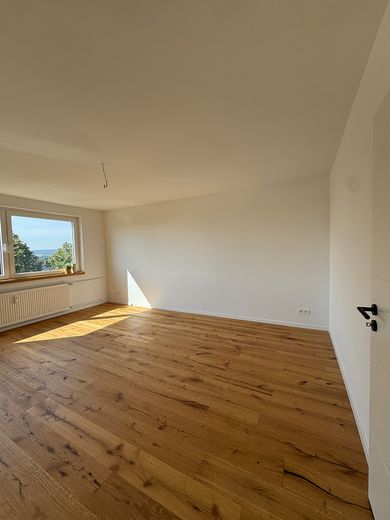 Appartement lumineux de 3 pièces – entièrement rénové & avec balcon – Wohnzimmer