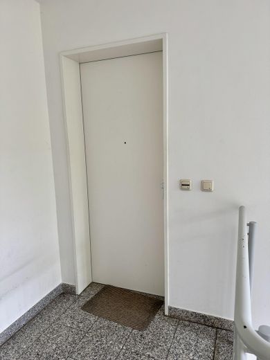 Familiengerecht – gut geschnittene 3-Zimmerwohnung in  München Schwabing-Freimann – Wohnungseingang