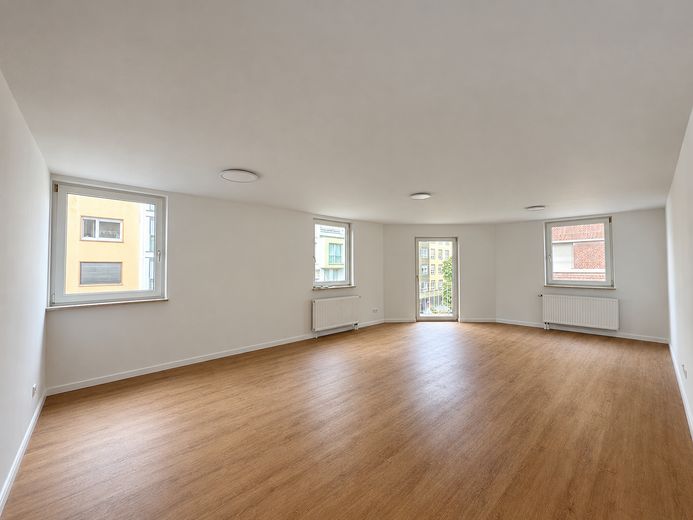 Primera ocupación | Apartamento de 3 habitaciones con balcón en LU-Sur – Wohnzimmer