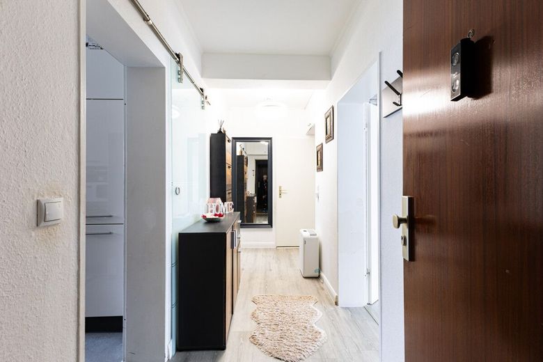 Ihre attraktive und moderne ETW im Herzen von Quickborn - mit Loggia und Tiefgaragenstellplatz – Eingangsbereich