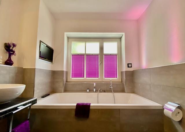 Top Furnished / Fully furnished: Elegant 3-room garden apartment, WLAN, home office, underground parking space – Foto 7