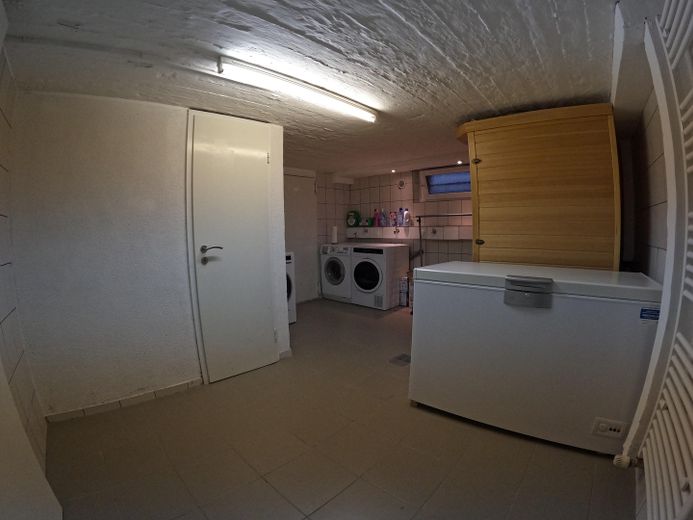 Gepflegte Doppelhaushälfte in Duisburg-Bergheim – Waschküche m. Sauna