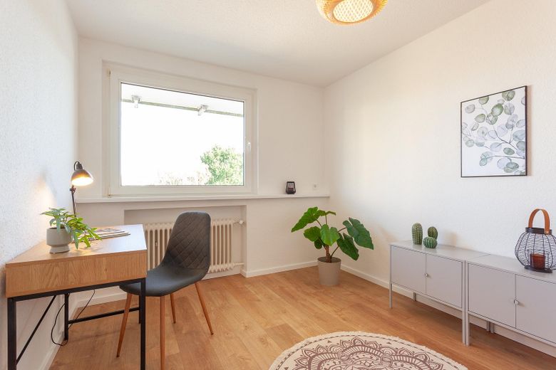 Frisch renovierte 3-Zimmer Eigentumswohnung mit Südbalkon und Aufzug – Büro oder Kinderzimmer