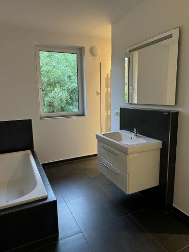 Bad (spiegelverkehrt)