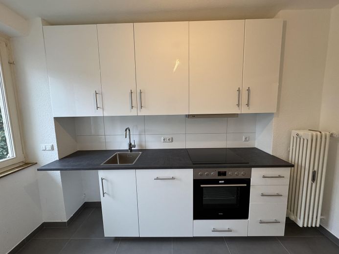 Encantador y amplio apartamento de 2 habitaciones con balcón en una ubicación privilegiada en Berger Straße. – Foto 23