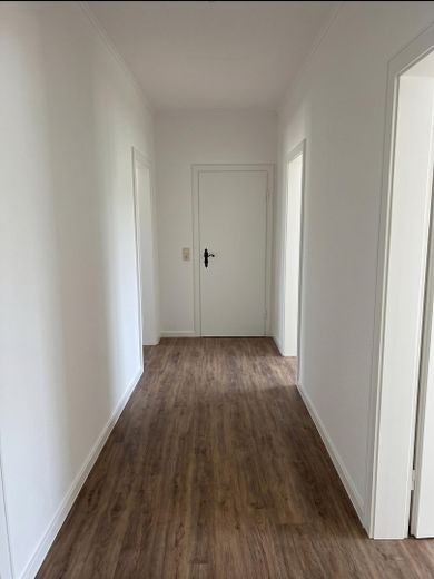 Volledig gerenoveerd 4-kamerappartement met balkon & lift – Foto 6