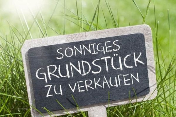 * * * Entwicklungsobjekt in Bestlage * * *
****Grundstück mit Bestandshaus****
 *****Mobil: 0163 66 75 198******