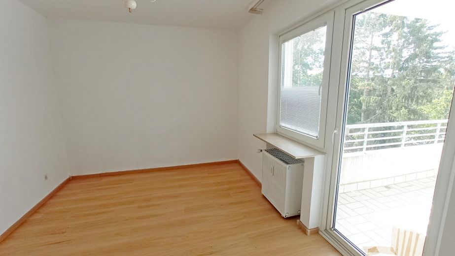 Appartement lumineux de 4,5 pièces avec grande loggia, 3e étage, accessible aux personnes à mobilité réduite – Photo 9