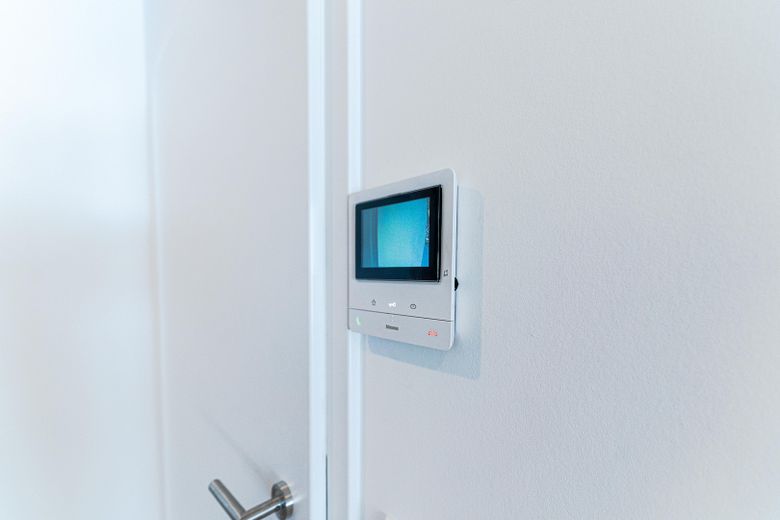 145 m² come nuovi con 2 terrazze sul tetto, cucina componibile e posto auto interrato – nuova ferrovia per Stoccarda – Zuweg zum Haus
