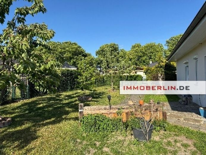 IMMOBERLIN.DE - Wunderbarer Bungalow mit großem Sonnengarten in ländlicher Wohlfühllage – Foto 1