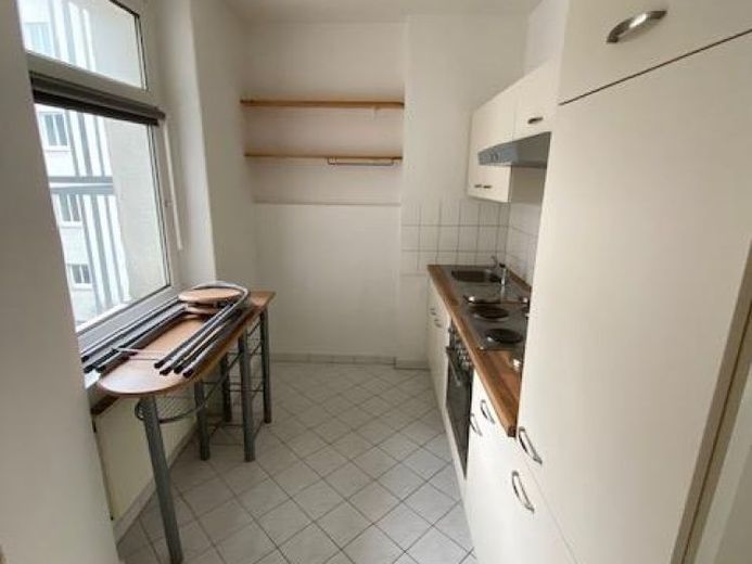 Económico piso de 3 habitaciones en edificio antiguo en 2ª planta aprox.73 m²; en Magdeburg- Stadtfeld -Ost en alquiler. – Foto 1