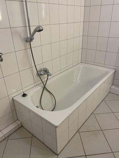 Helle 3 ZKB-Wohnung mit Balkon und Abstellraum in Bensheim – Bad