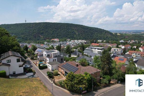 Idealne do współdzielenia! Mieszkanie z panoramicznym widokiem: odnowione mieszkanie 4-pokojowe z dwoma balkonami