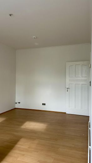 2-Zimmer-Wohnung im Schillerkiez am Tempelhofer Feld, sofort frei & provisionsfrei – Wohnzimmer 01