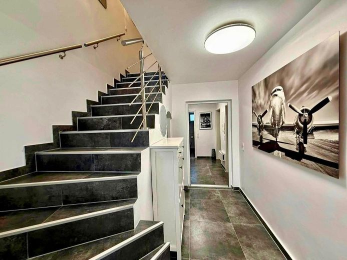 Wohnhaus mit mehreren möglichen Wohneinheiten und separatem Nebengebäude auf ca. 1110 m2 Grundstück – Foto 10