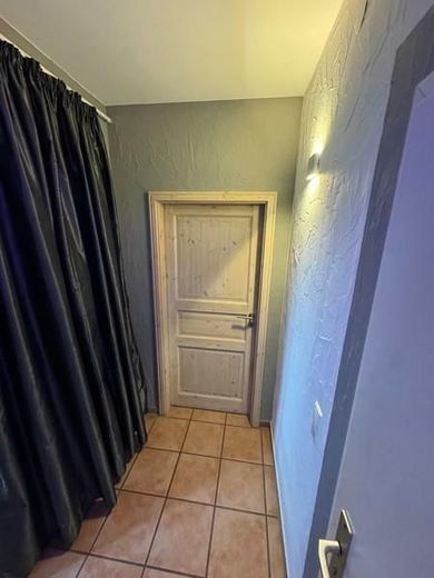 Traumhaftes LOFT mit großer ELW und gehobener Ausstattung wartet auf den klugen KÄUFER! – 7 zweiter Flur mit Tür zur ELW