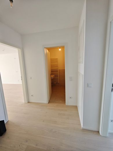 2 Zi-Wohnung Erstbezug ab 1.11. fußläufig 8 min zu U-und S-Bahn – Ganz in Richtung Bad