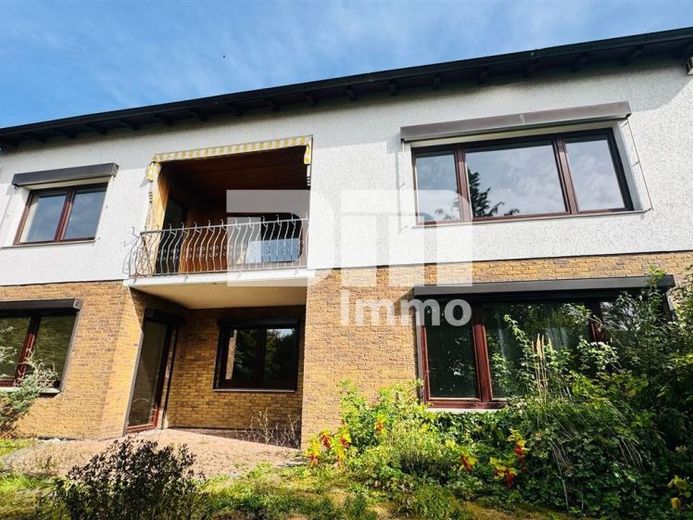 Grosszügiges Einfamilienhaus mit Panoramablick, Garage, Sauna und viel Potenzial – Foto 1