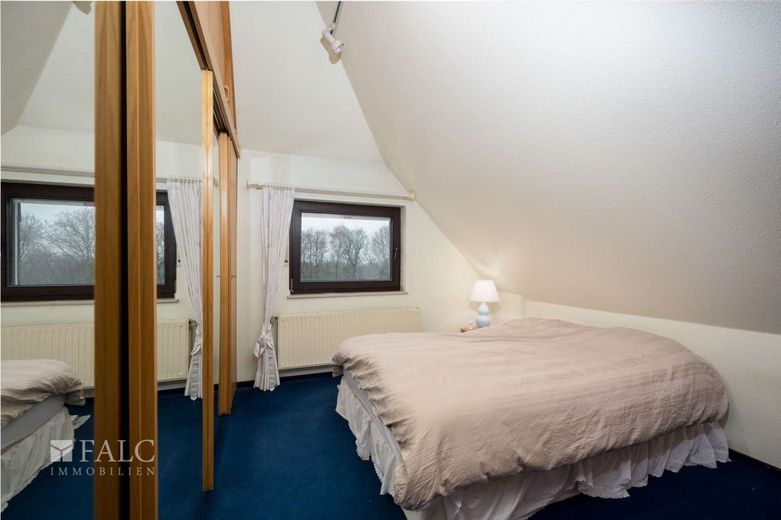 Helle Maisonette-Wohnung mit Terrasse, Fußbodenheizung und eigenem Saunaraum – Schlafzimmer