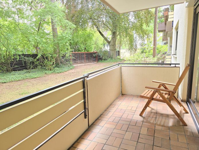 Appartamento arredato di 2 locali con balcone a Norimberga Maxfeld, proprio accanto al parco cittadino – Balkon
